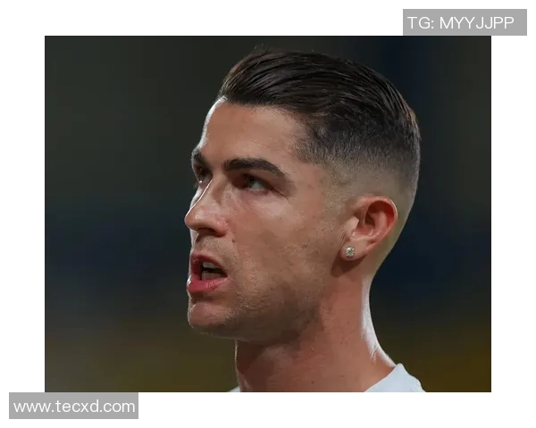 足球明星C罗在抖音分享训练日常与生活点滴引发粉丝热议