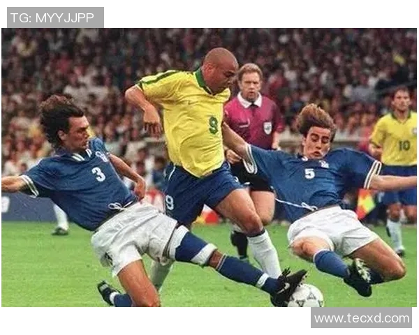 足球明星球员聚乐盛宴探秘他们的传奇故事与精彩瞬间